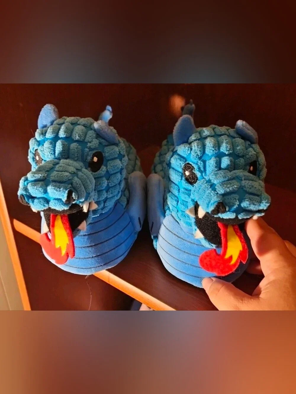 wonder nation kids Blue Dragon Plush Slippers with Fire Tongues size 9-10 NWOT